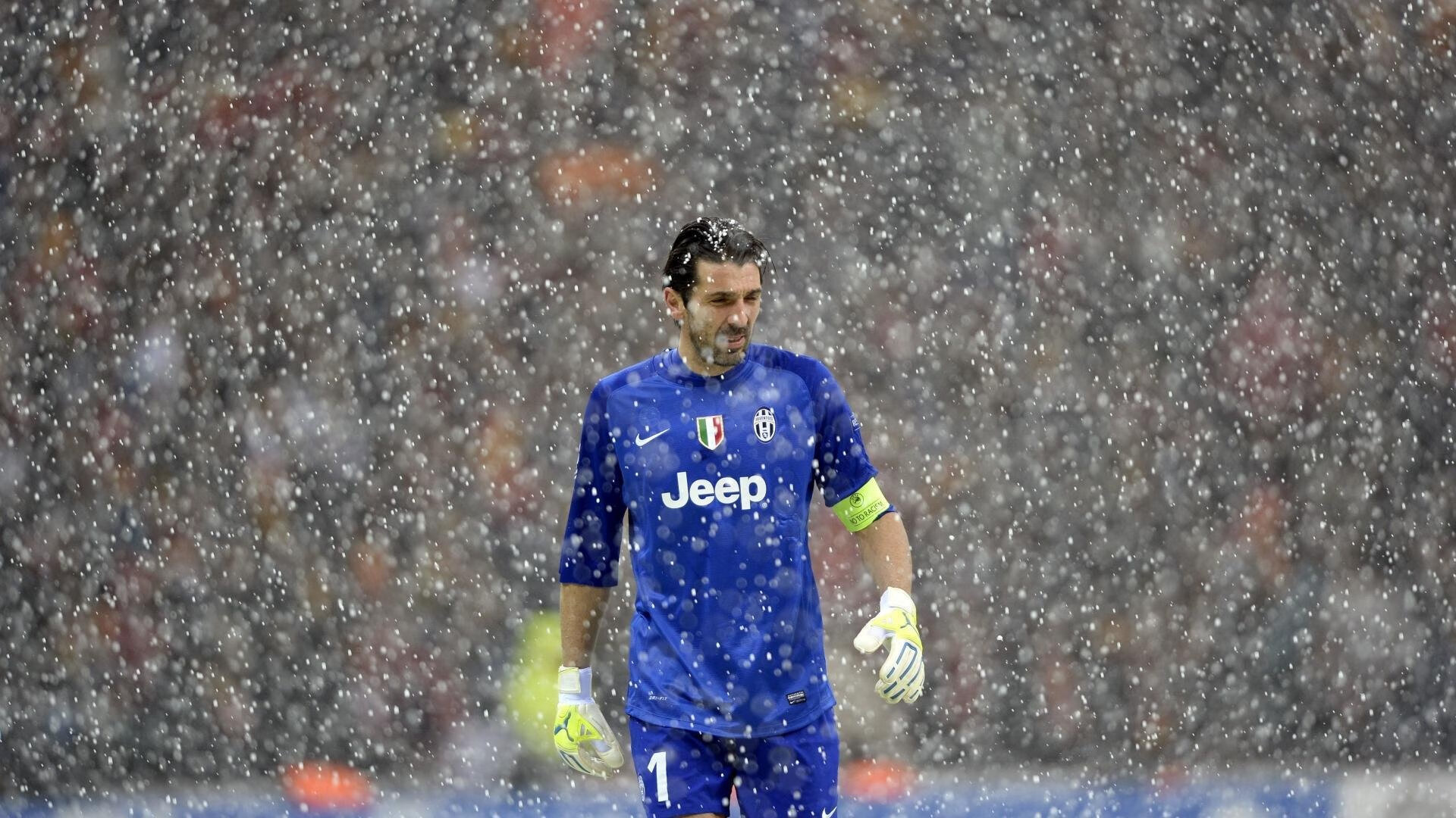 最佳瞬间：王强决胜三分，场面点燃！