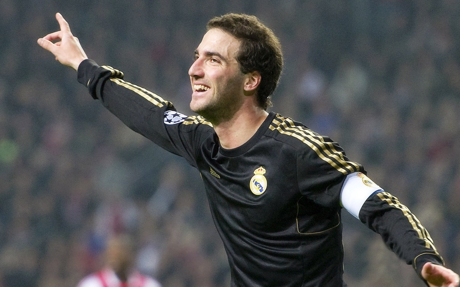 湖人在詹姆斯的带领下击败对手，连续胜场刷新战绩！，湖人詹姆斯上场吗