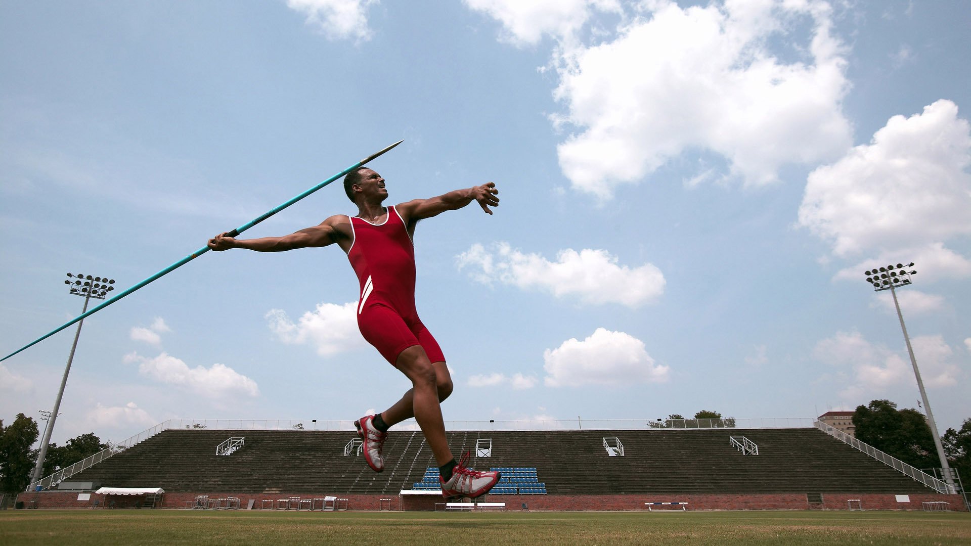 葡萄牙体育前锋吉奥克雷斯在赛季中打入53球，吸引多家英超俱乐部关注。